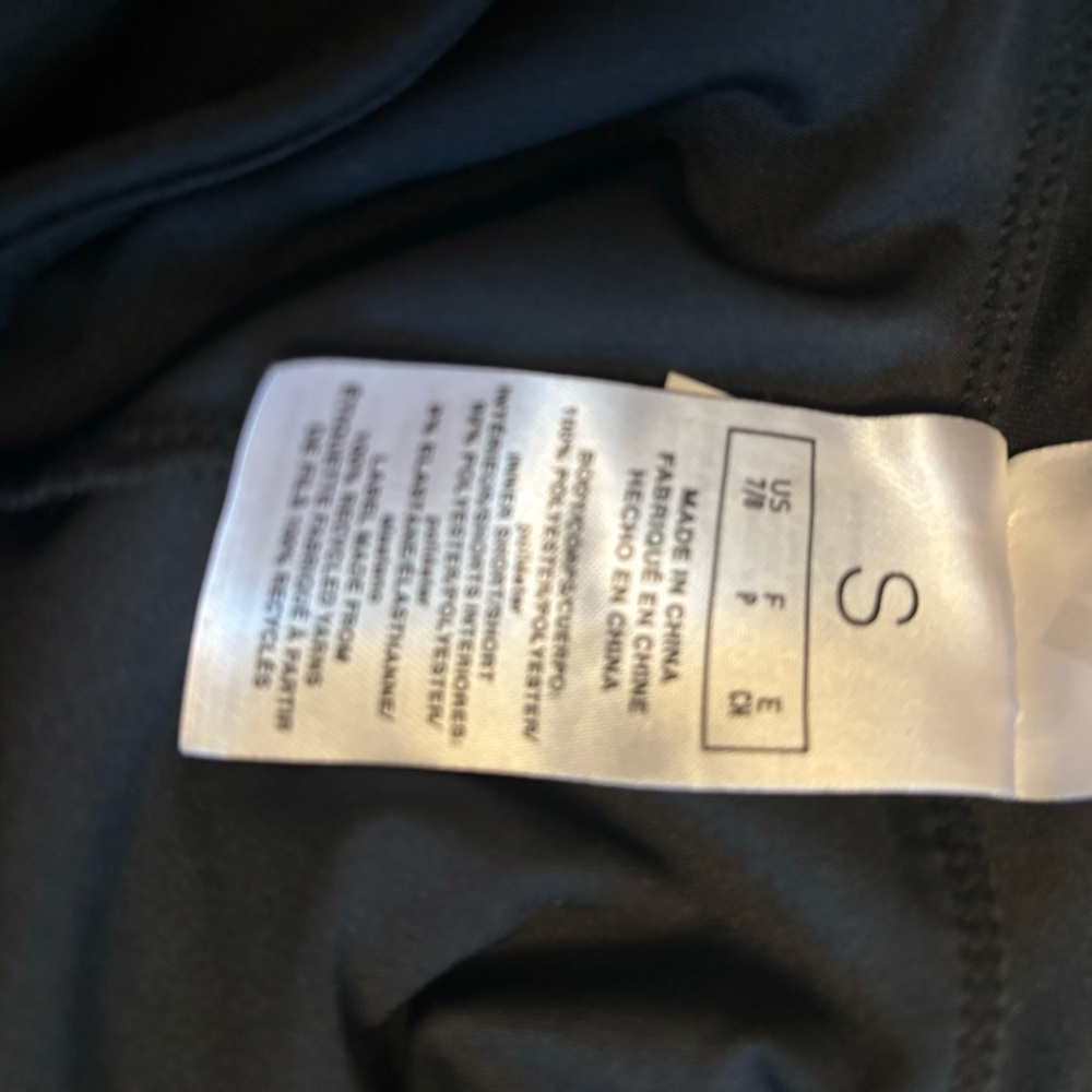 Adidas Black and White Skort for Versatile Performance - Picture 4 of 6